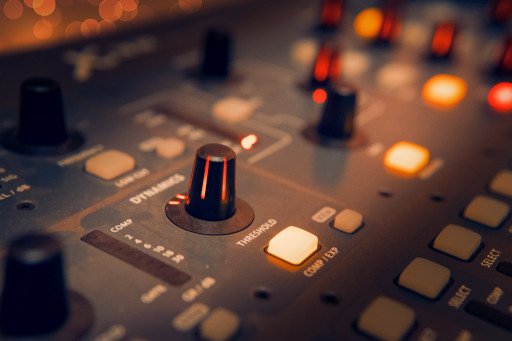 The Comprehensive Guide to Choosing the Perfect Analog Audio Mixer for Your Sound Engineering Needs